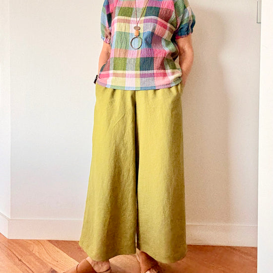 Pesto Linen Pants Video